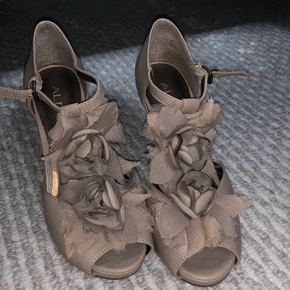Aldo Flower Heels Size 6 - Picture 4 of 6